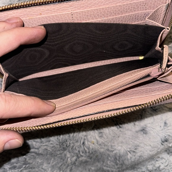 Women’s or Men’s Gucci Light Pink Leather Marmont Long wallet! Preloved but 8/10 - Picture 11 of 13